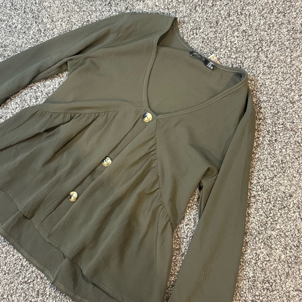 NWT Boohoo Olive Green Flared Sleeve Blouse - Picture 3 of 9
